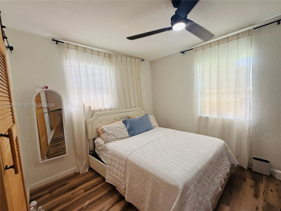 For Rent: $2,300 (2 beds, 1 baths, 728 Square Feet)