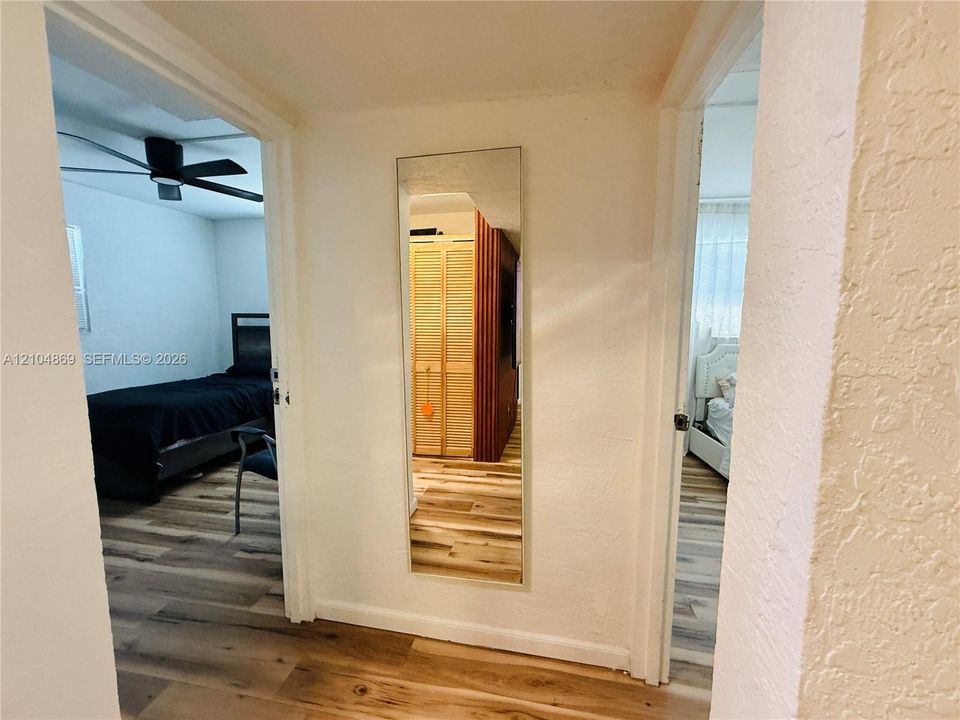 For Rent: $2,300 (2 beds, 1 baths, 728 Square Feet)