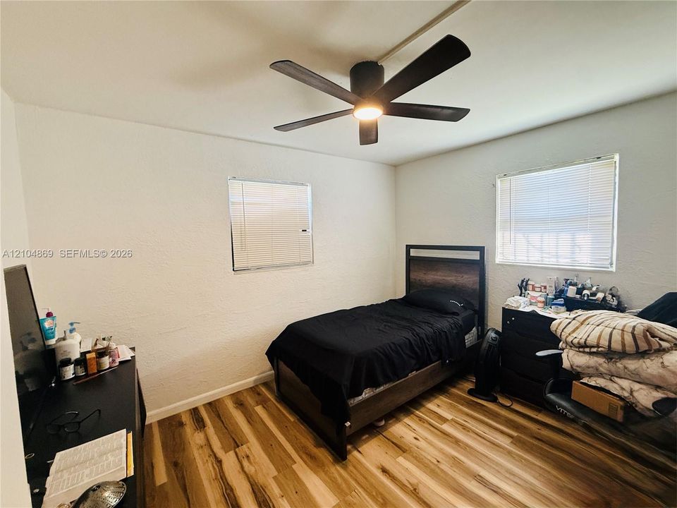 For Rent: $2,300 (2 beds, 1 baths, 728 Square Feet)