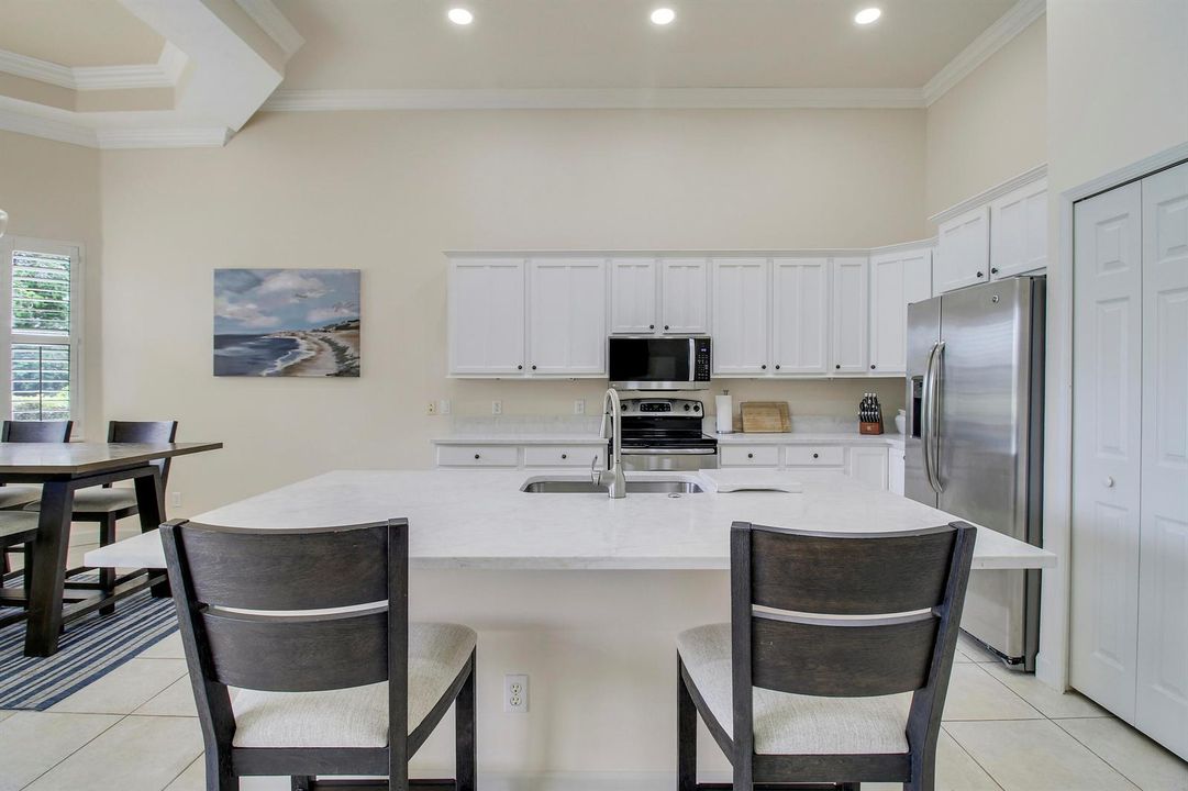 Kitchen & Dining