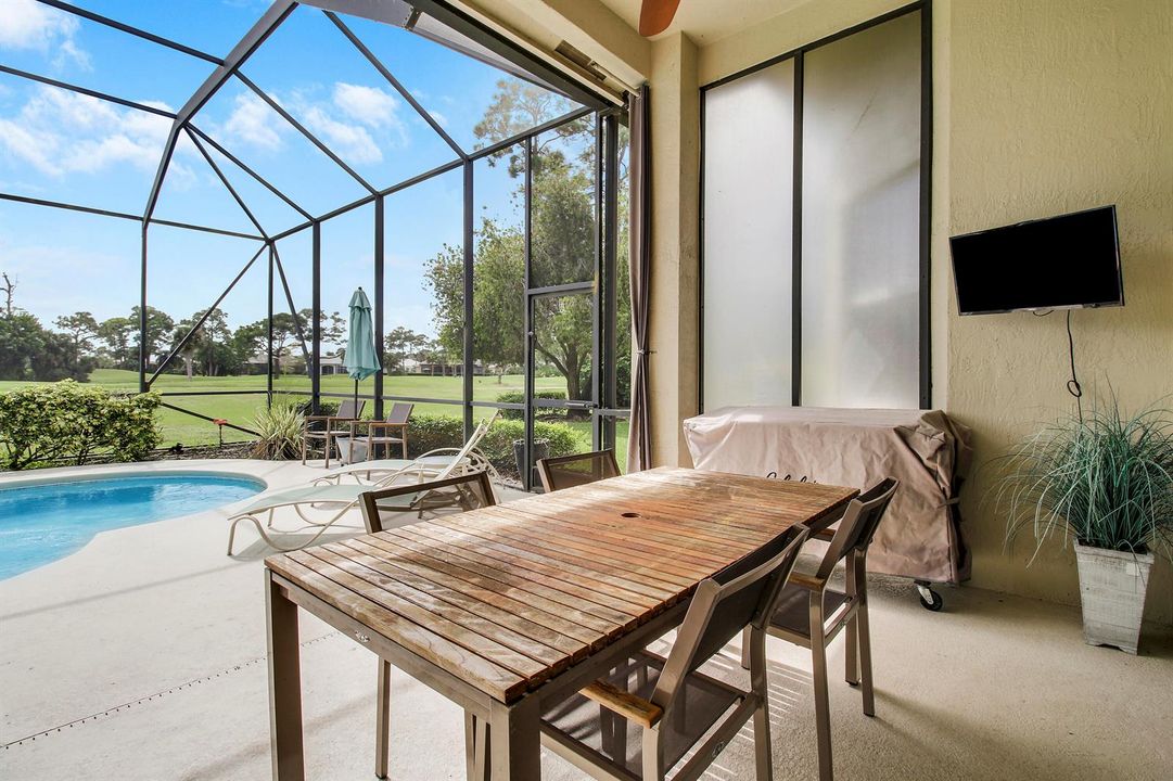 Screened Lanai w/ Pool
