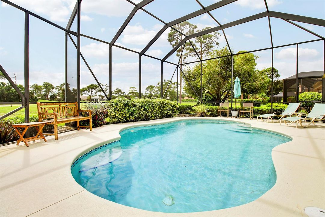 Screened Lanai w/ Pool