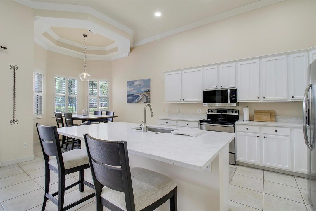 Kitchen & Dining