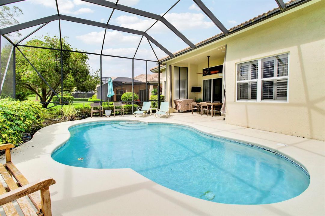 Screened Lanai w/ Pool