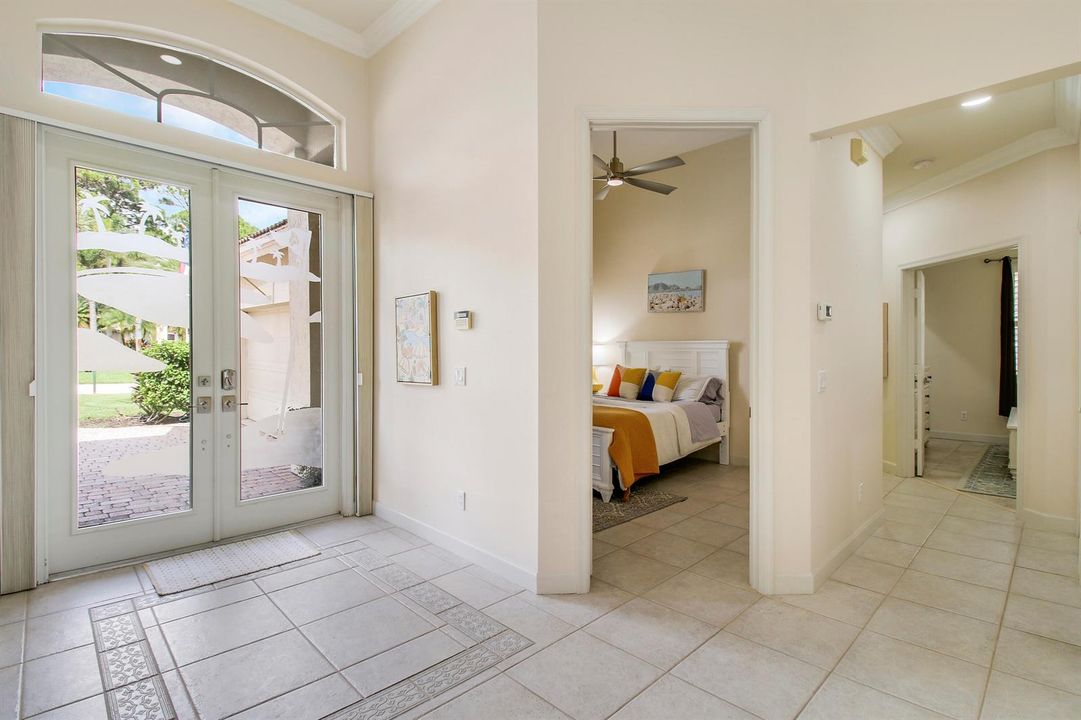Bedroom 2 Entry