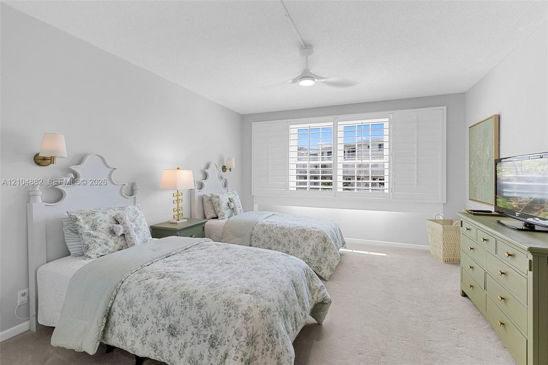 For Sale: $595,000 (2 beds, 2 baths, 1395 Square Feet)