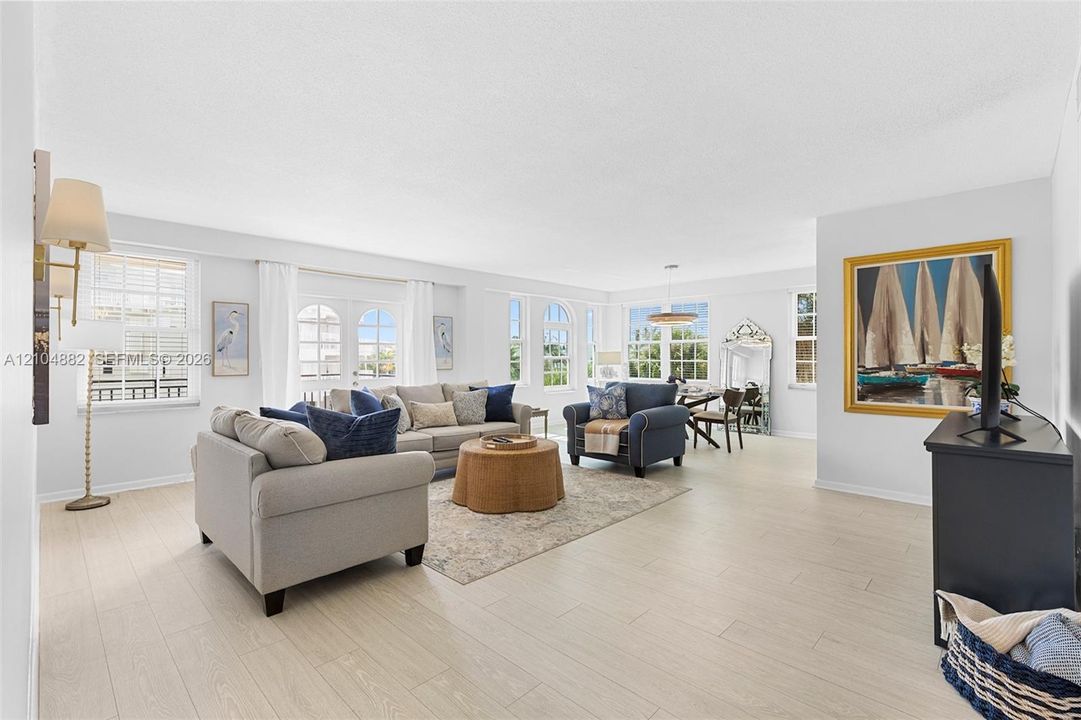 For Sale: $595,000 (2 beds, 2 baths, 1395 Square Feet)