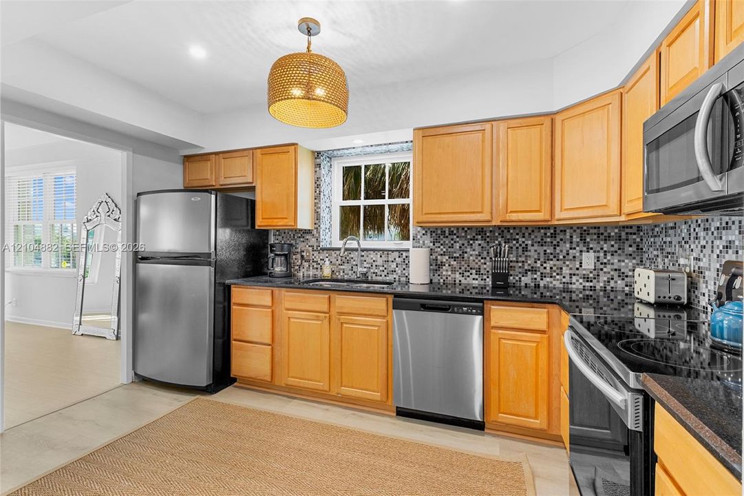 For Sale: $595,000 (2 beds, 2 baths, 1395 Square Feet)
