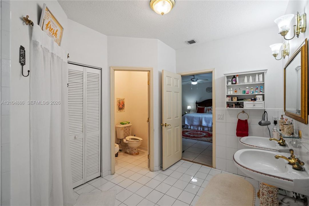 For Sale: $1,289,998 (4 beds, 2 baths, 2608 Square Feet)