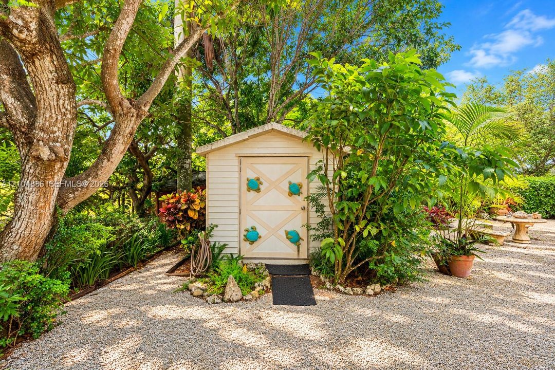 For Sale: $1,289,998 (4 beds, 2 baths, 2608 Square Feet)