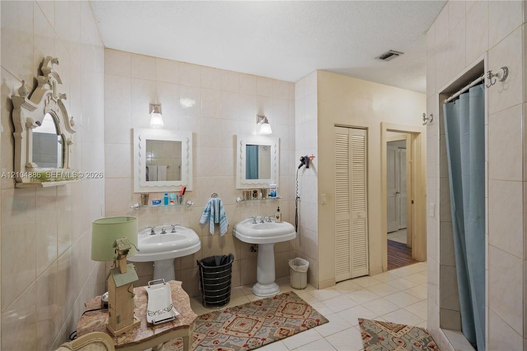 For Sale: $1,289,998 (4 beds, 2 baths, 2608 Square Feet)