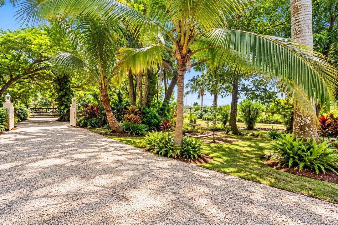 For Sale: $1,289,998 (4 beds, 2 baths, 2608 Square Feet)
