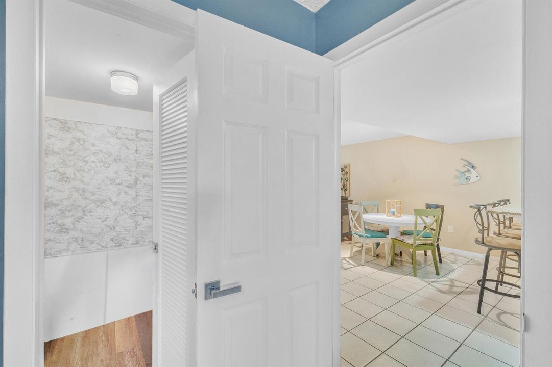 8 Jack and Jill Bathroom (5)