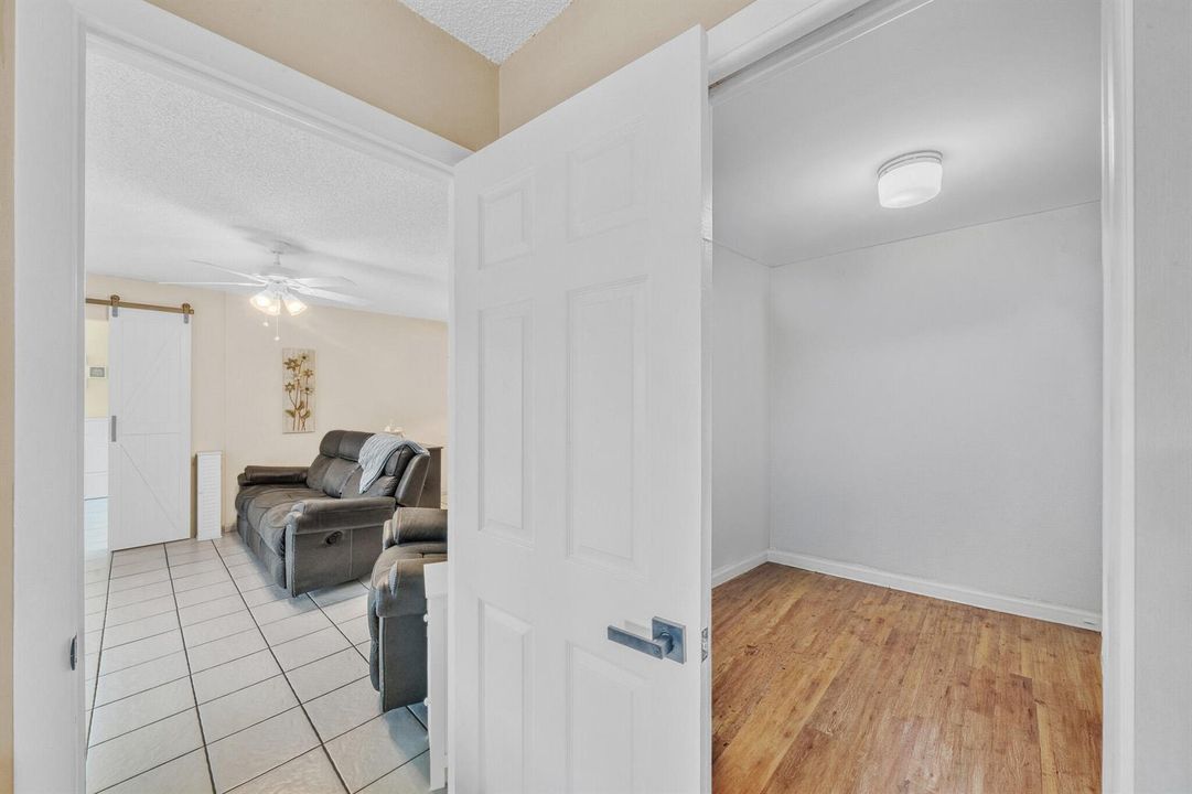 15 Guest Closet