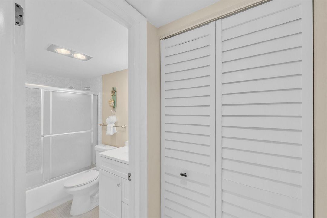 17 Primary Bedroom Suite (2)