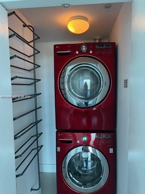 For Rent: $3,650 (1 beds, 2 baths, 951 Square Feet)