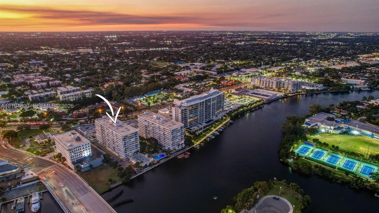 На продажу: $299,000 (2 спален, 2 ванн, 1344 Квадратных фут)