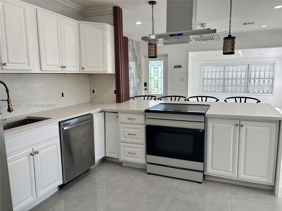 В аренду: $3,500 (3 спален, 1 ванн, 1160 Квадратных фут)