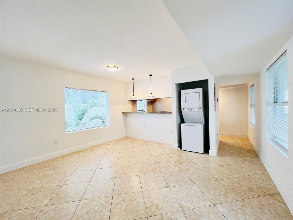 В аренду: $2,250 (1 спален, 1 ванн, 800 Квадратных фут)