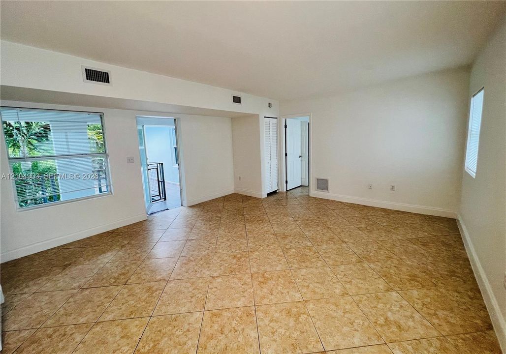 В аренду: $2,250 (1 спален, 1 ванн, 800 Квадратных фут)