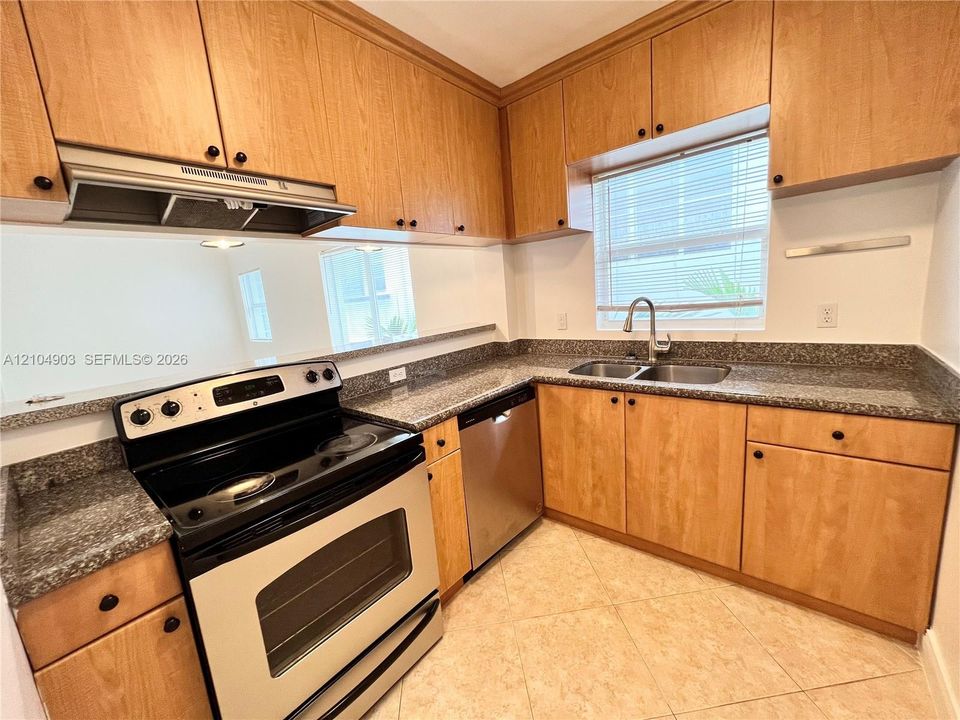В аренду: $2,250 (1 спален, 1 ванн, 800 Квадратных фут)