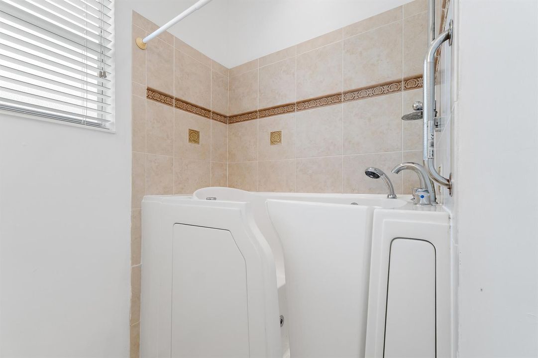 Jetted Thearpeutic tub