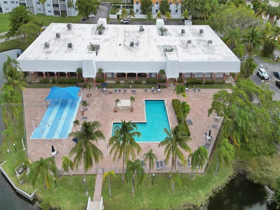 For Rent: $1,999 (1 beds, 1 baths, 1070 Square Feet)