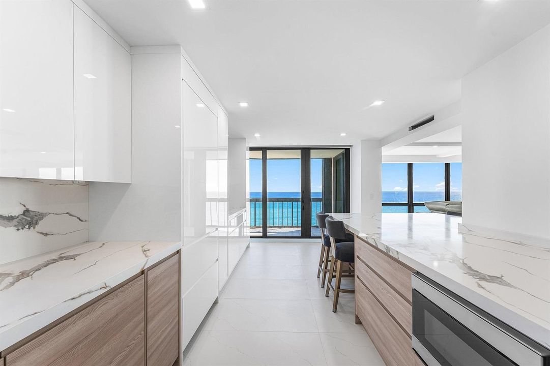 012-5380NorthOceanDrive-19D-RivieraBeach