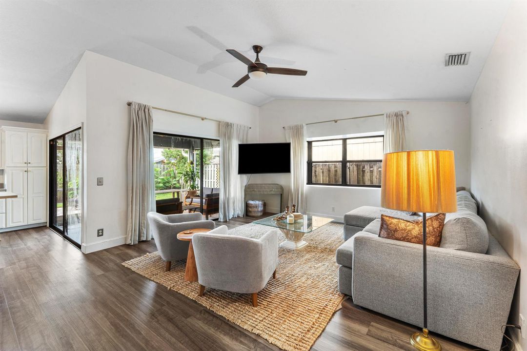 007-4270SoutheastBoxleafPlace-Stuart-FL-