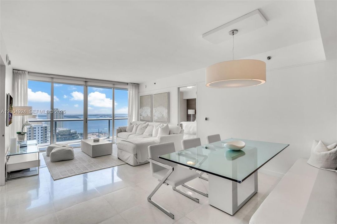 En Venta: $1,250,000 (2 camas, 2 baños, 1313 Pies cuadrados)