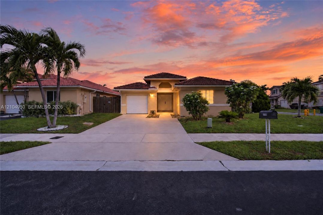 For Sale: $599,000 (3 beds, 2 baths, 1578 Square Feet)