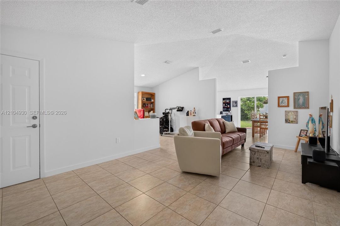 For Sale: $599,000 (3 beds, 2 baths, 1578 Square Feet)