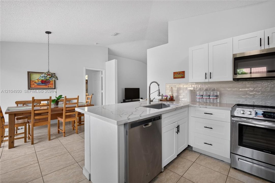 For Sale: $599,000 (3 beds, 2 baths, 1578 Square Feet)