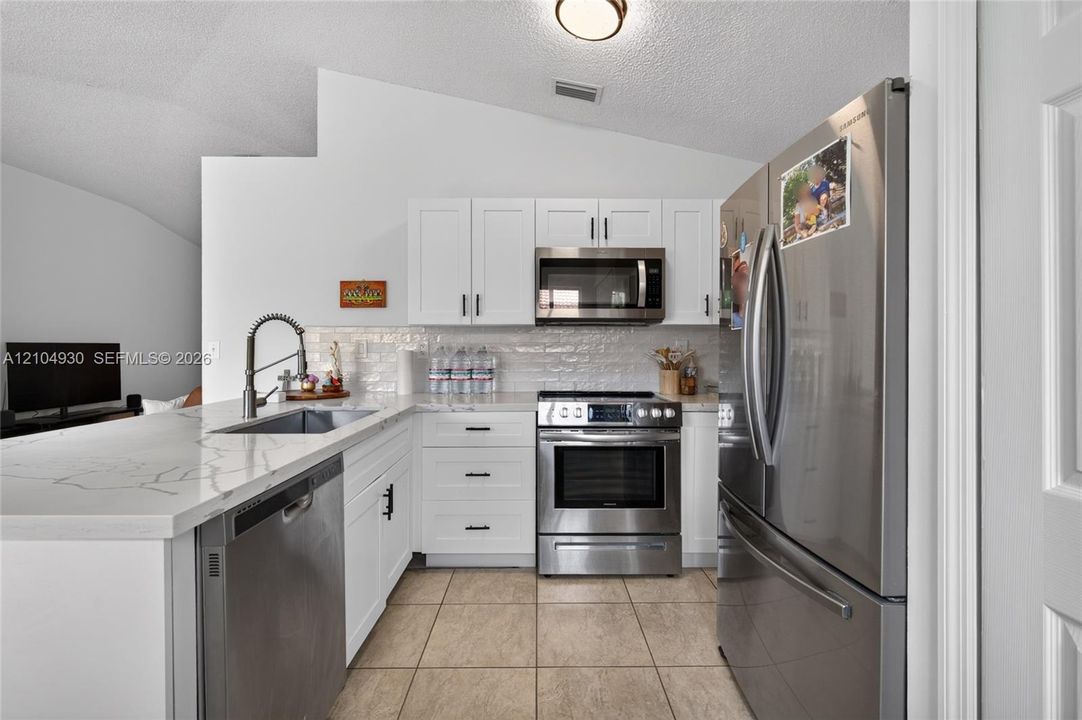 For Sale: $599,000 (3 beds, 2 baths, 1578 Square Feet)
