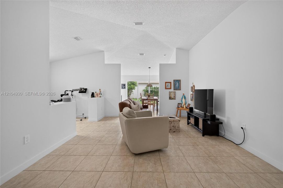 For Sale: $599,000 (3 beds, 2 baths, 1578 Square Feet)