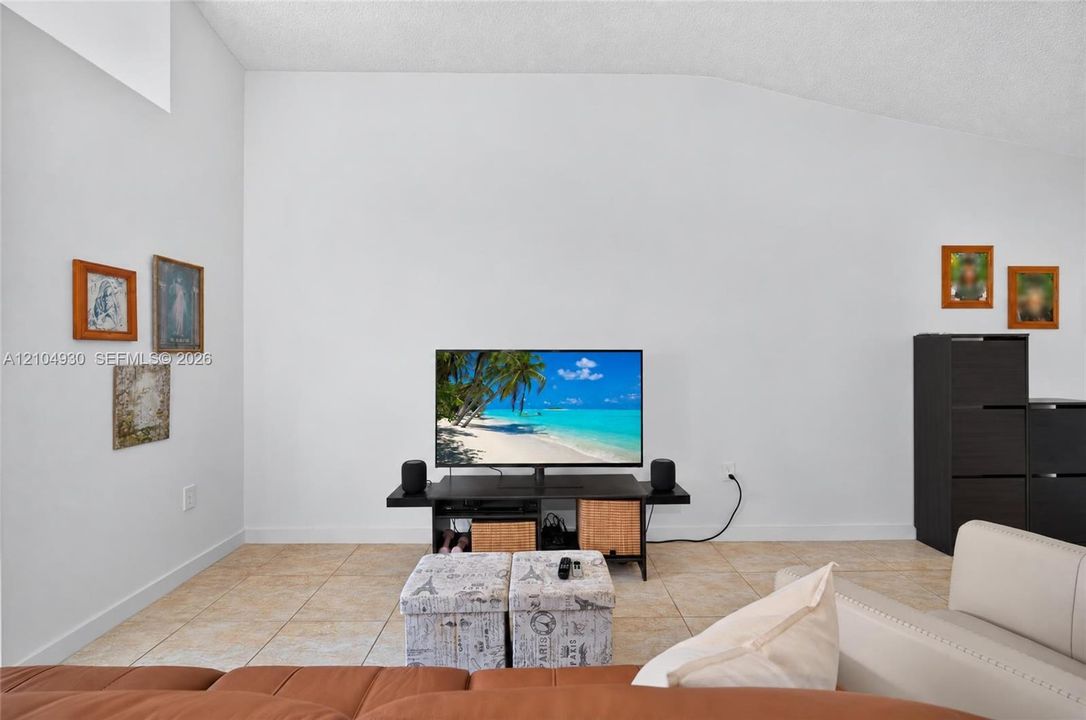 For Sale: $599,000 (3 beds, 2 baths, 1578 Square Feet)