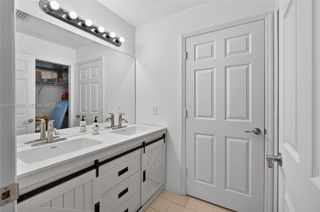 For Sale: $599,000 (3 beds, 2 baths, 1578 Square Feet)