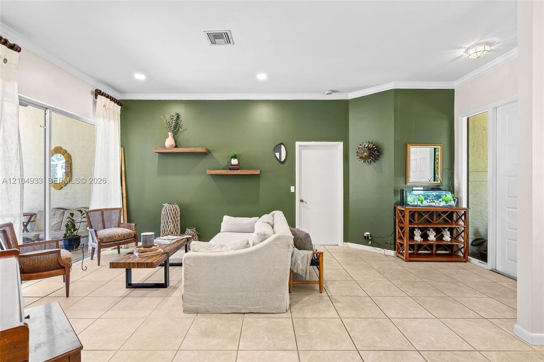 En Venta: $1,200,000 (4 camas, 2 baños, 2054 Pies cuadrados)