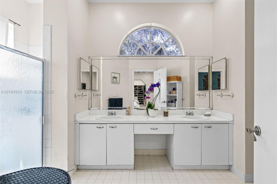 En Venta: $1,200,000 (4 camas, 2 baños, 2054 Pies cuadrados)