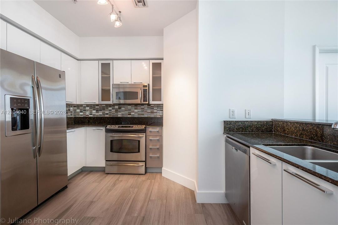 В аренду: $3,500 (2 спален, 2 ванн, 1251 Квадратных фут)