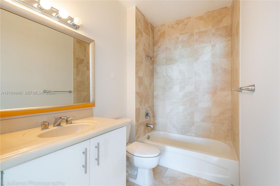 В аренду: $3,500 (2 спален, 2 ванн, 1251 Квадратных фут)