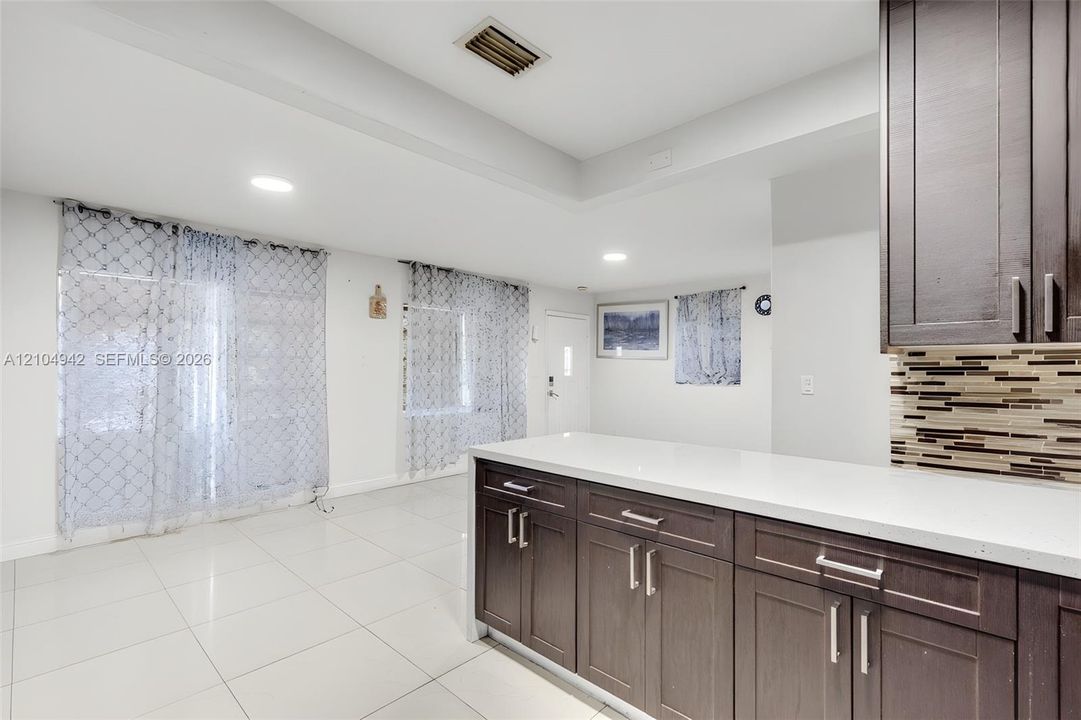 En Venta: $459,999 (4 camas, 2 baños, 1060 Pies cuadrados)
