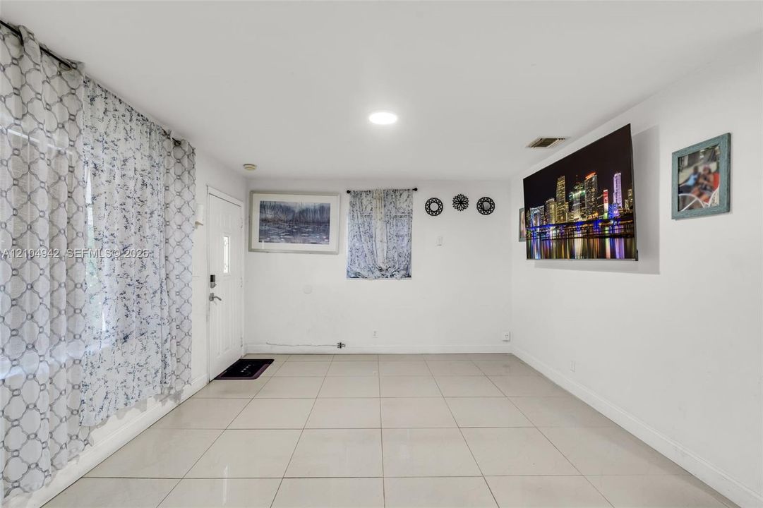 En Venta: $459,999 (4 camas, 2 baños, 1060 Pies cuadrados)