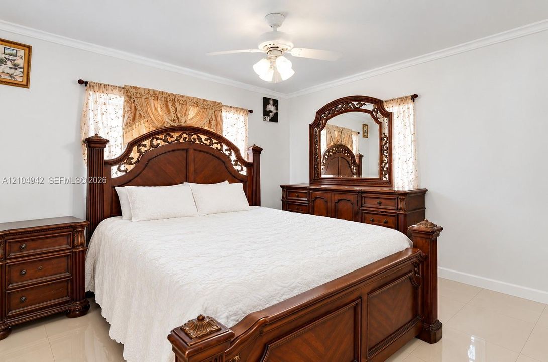 En Venta: $459,999 (4 camas, 2 baños, 1060 Pies cuadrados)
