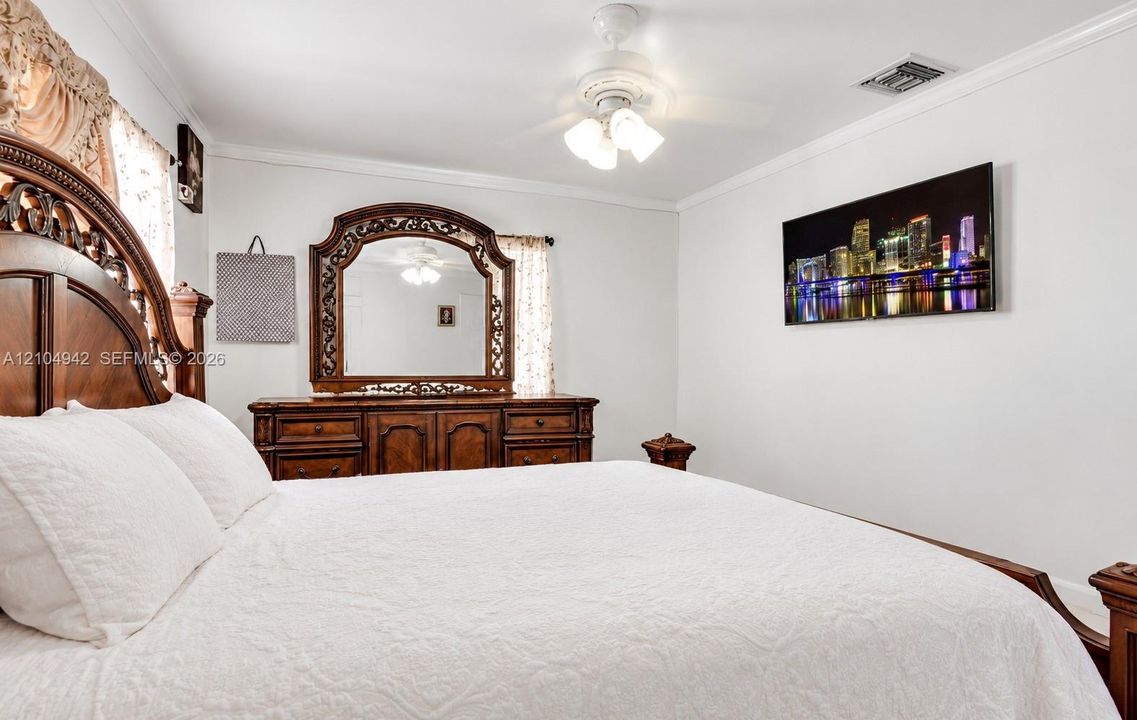 En Venta: $459,999 (4 camas, 2 baños, 1060 Pies cuadrados)