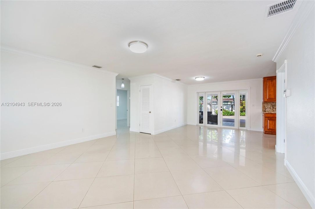 В аренду: $4,200 (3 спален, 2 ванн, 1196 Квадратных фут)