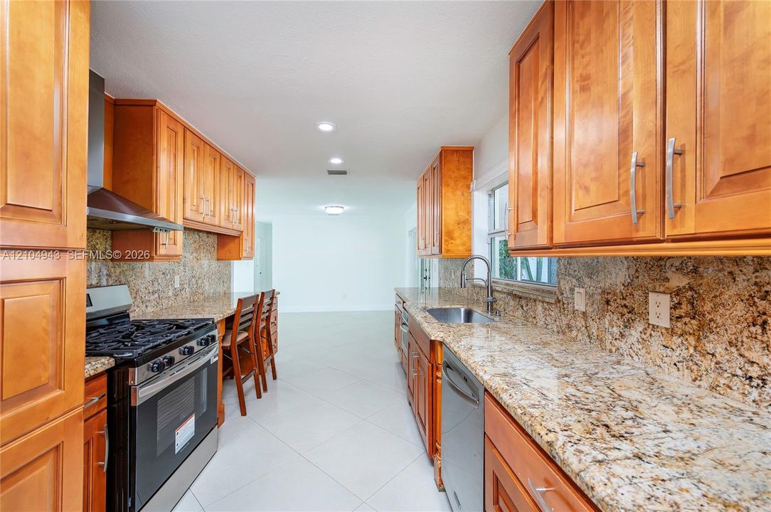 В аренду: $4,200 (3 спален, 2 ванн, 1196 Квадратных фут)