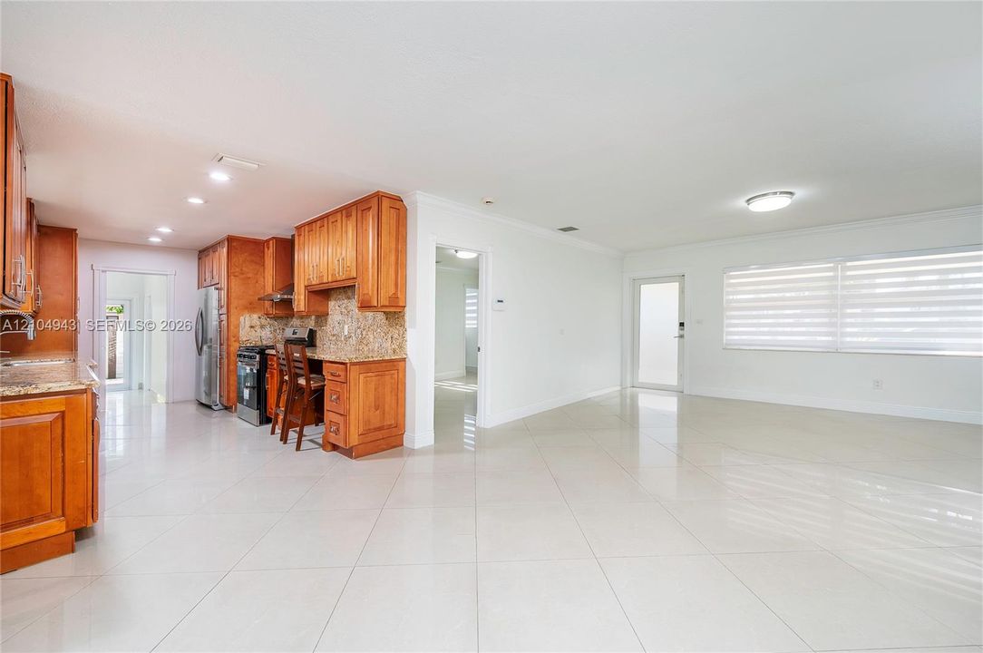 В аренду: $4,200 (3 спален, 2 ванн, 1196 Квадратных фут)