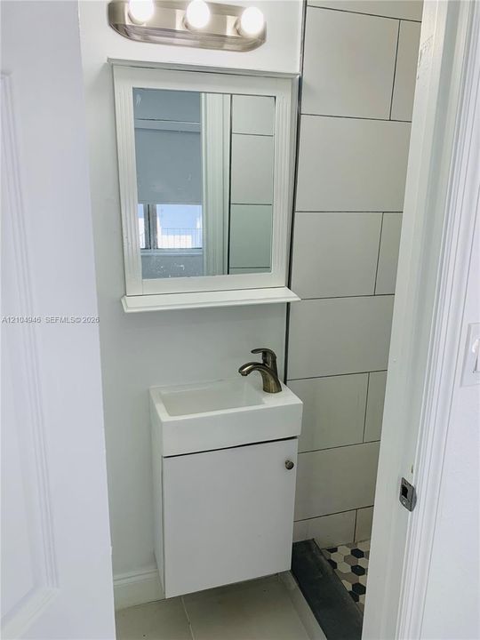 For Rent: $1,249 (0 beds, 1 baths, 154 Square Feet)