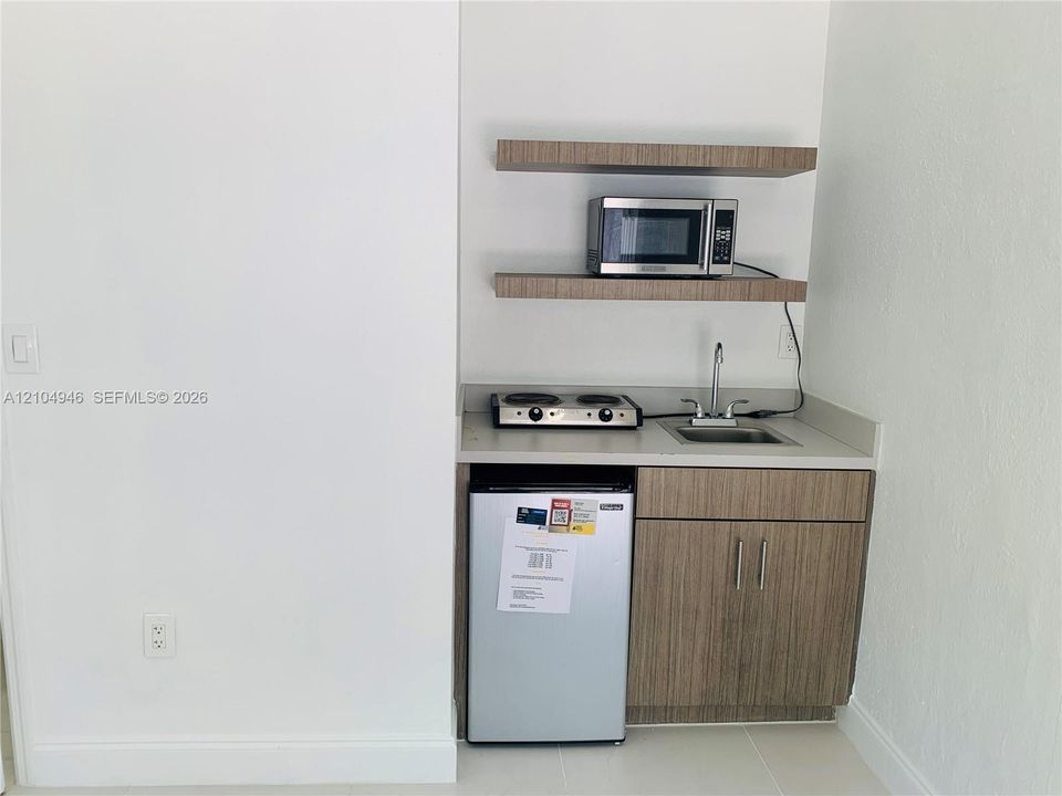 For Rent: $1,249 (0 beds, 1 baths, 154 Square Feet)